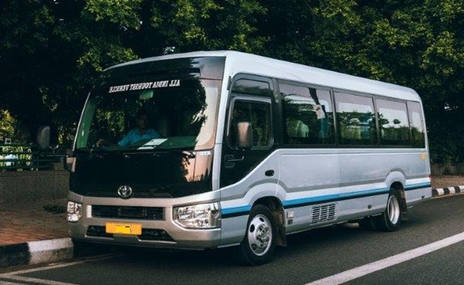 15 Seater Toyota Bus